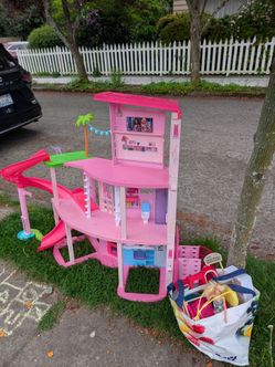 (Free) Barbie Dream House