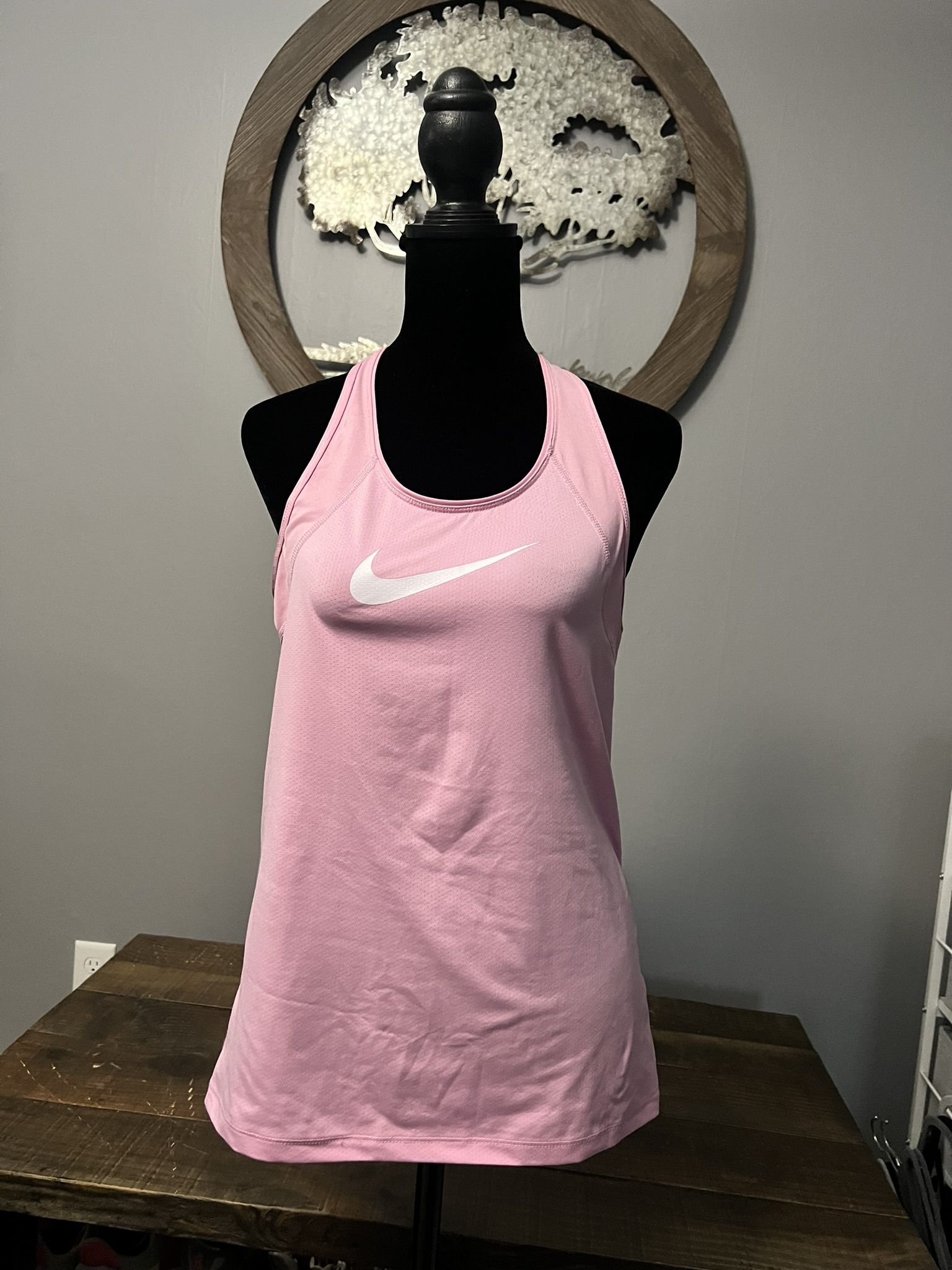 NWOT Women’s Pink Nike dri-fit racerback tank top size small