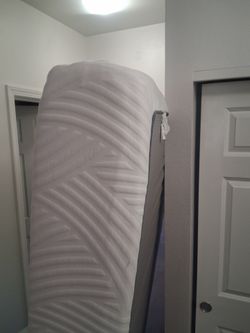 Brand new 12 inch Sweetnight Hybrid memory foam mattress