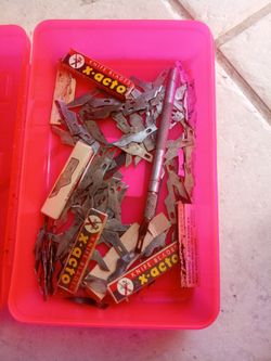 Exacto knife blades + 1 exacto knife