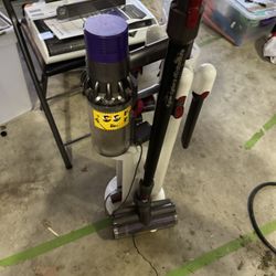 Dyson V10 Stick Vacuum