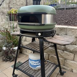 Gozney Dome outdoor Pizza Oven and Stand Bundle - Hybrid Fuel Propane