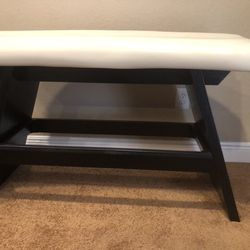 America Hurley / Noah bench Counter Height Bench, designed with a black finish and a white leatherette seat.