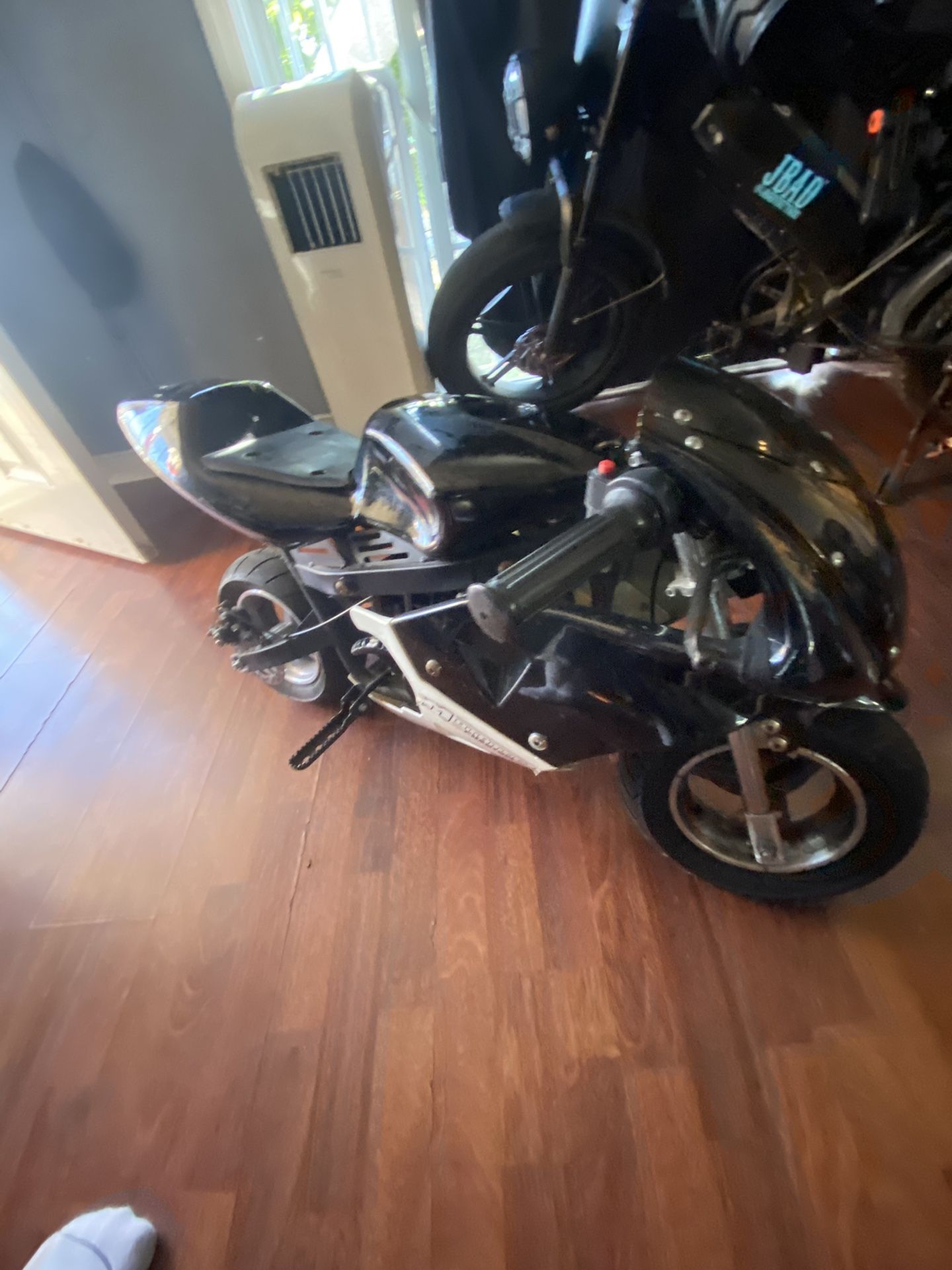 MotoTec Phantom 49cc 2-Stroke Gas Pocket Bike