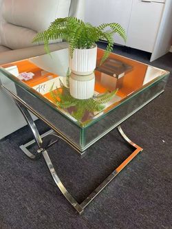 Mirrored Side Table with Chrome X-Base，$100