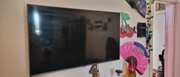 LG Smart TV – Large Screen – Includes Magic Remote*Pickup today (Needs to go ASAP)