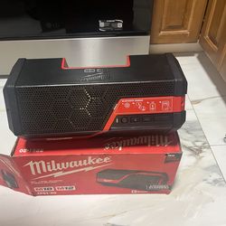 MILWAUKEE 2891-20 M18 / M12 Wireless Bluetooth Jobsite Speaker - BARE TOOL
