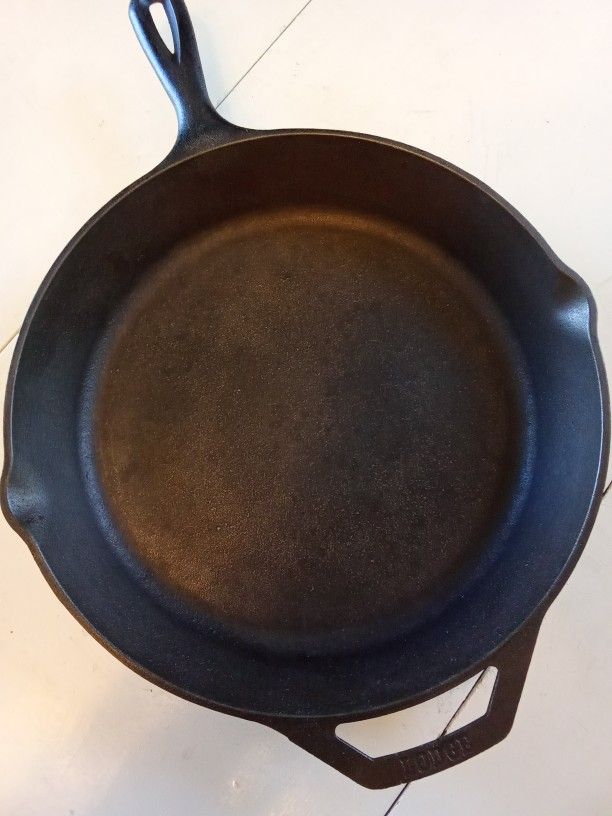 Cast Iron Skillet Lodge
