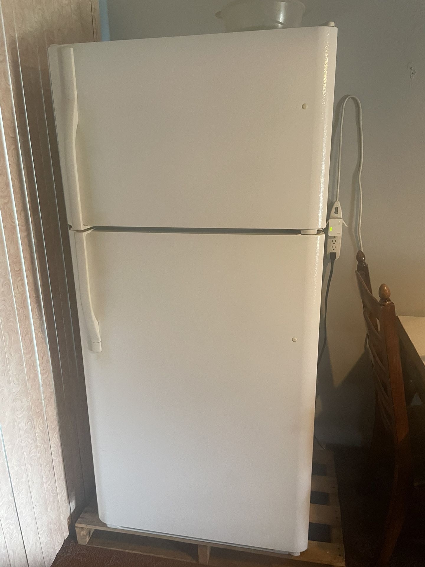 WHITE Refrigerator