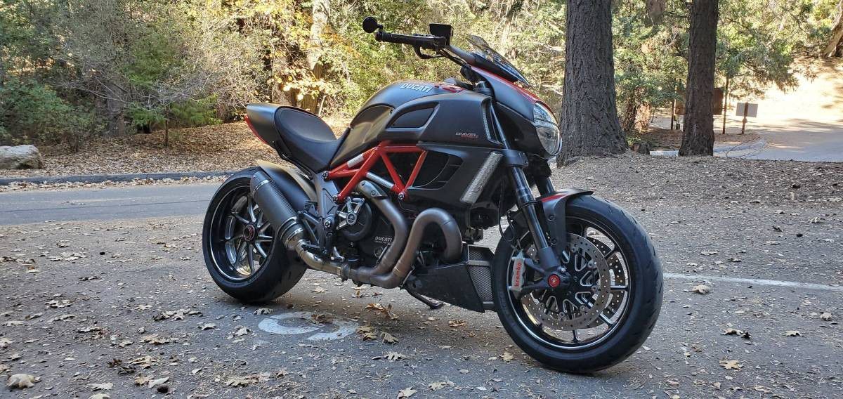 Photo 2012 Ducati Diavel Carbon Red
