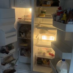 Refrigerator 
