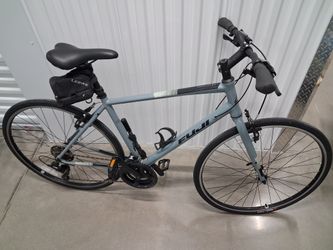 Fuji Absolute 2.1 hybrid fitness bike great condition Size L 19