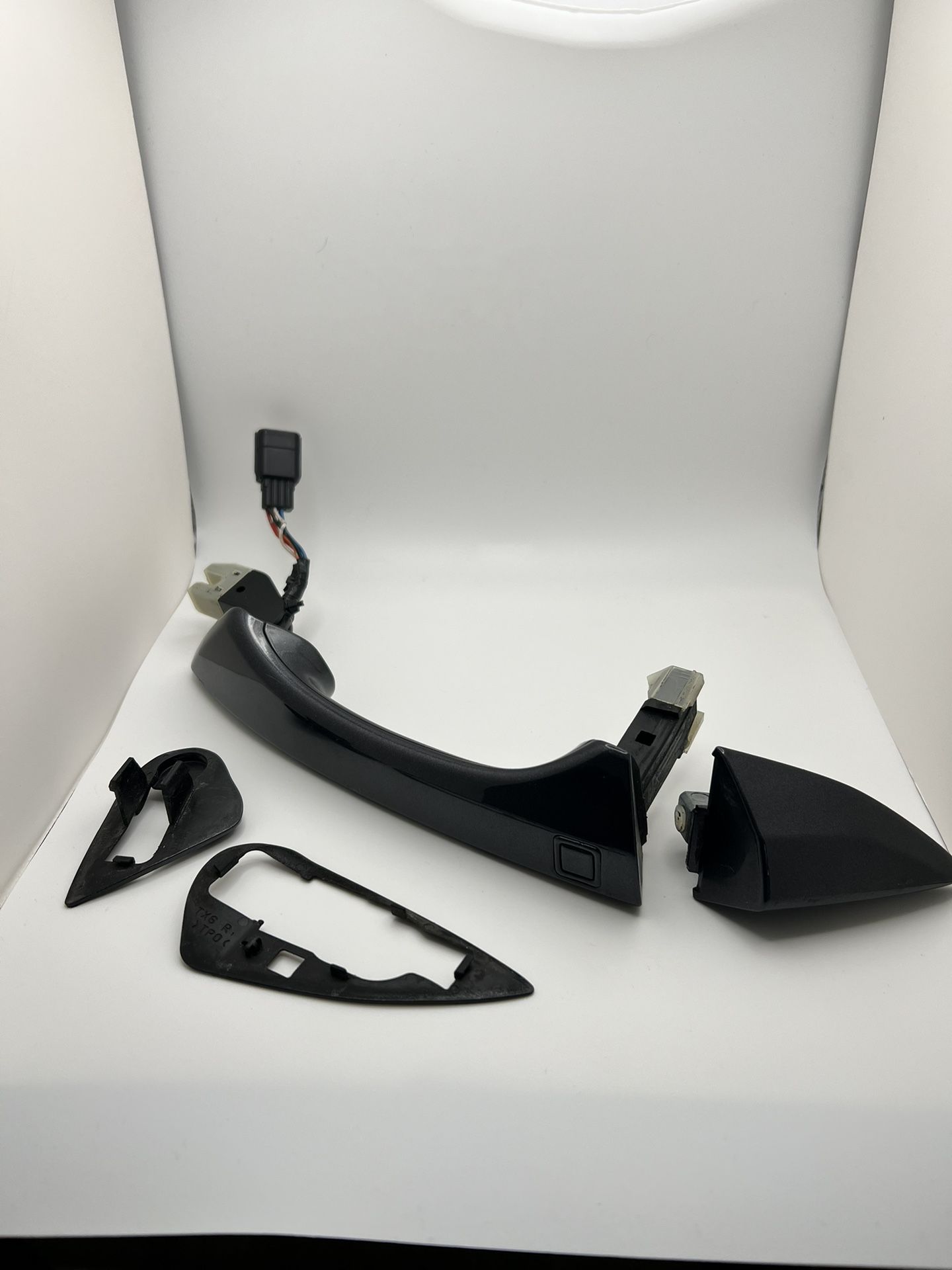 2015 Acura RDX Graphite Luster Metallic OEM FR RT Door Handle w/ Black Plastic Backing