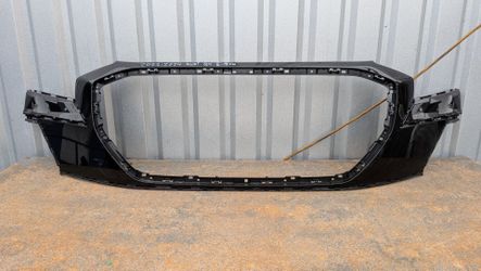 2022-2023-2024 AUDI Q4 E-TRON CENTER GRILL OEM USED #11390