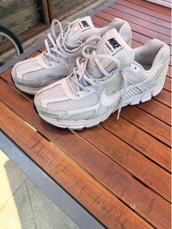 Nike Vomero 5 size 11