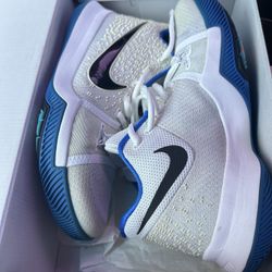 KYRIE NIKES 