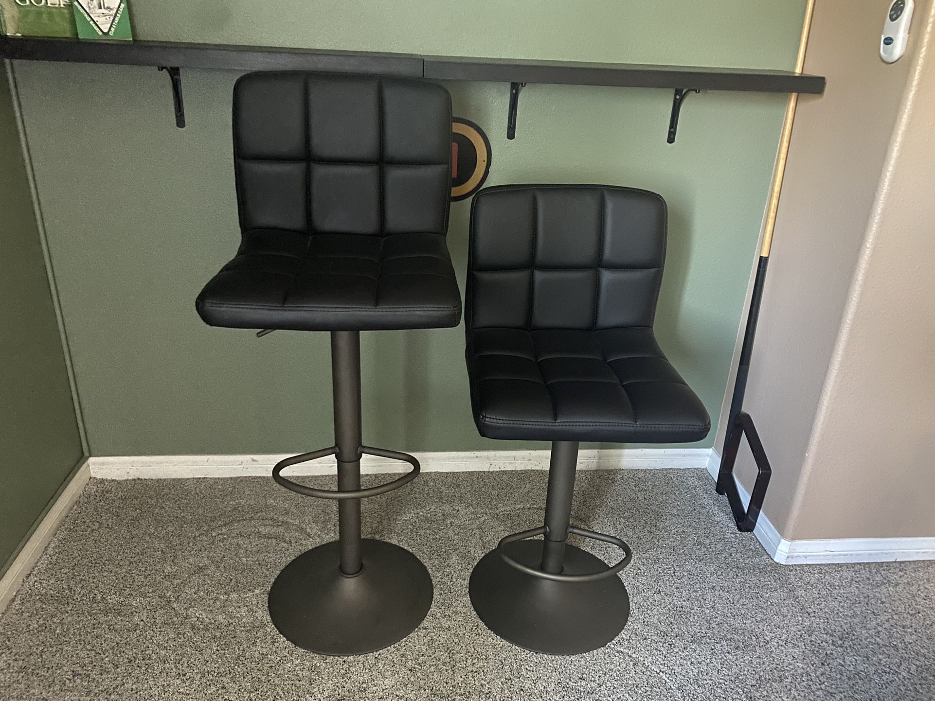 2 Bar Stools