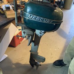 7.5 hp gas Mercury Engine. In Excellent  Condition