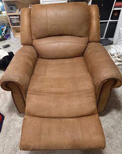 Oversized recliner