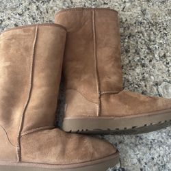 New UGG boots Brown Long Never Worn Size 9
