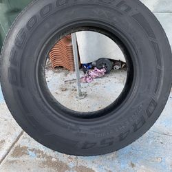 Tire 275/80/22.5
