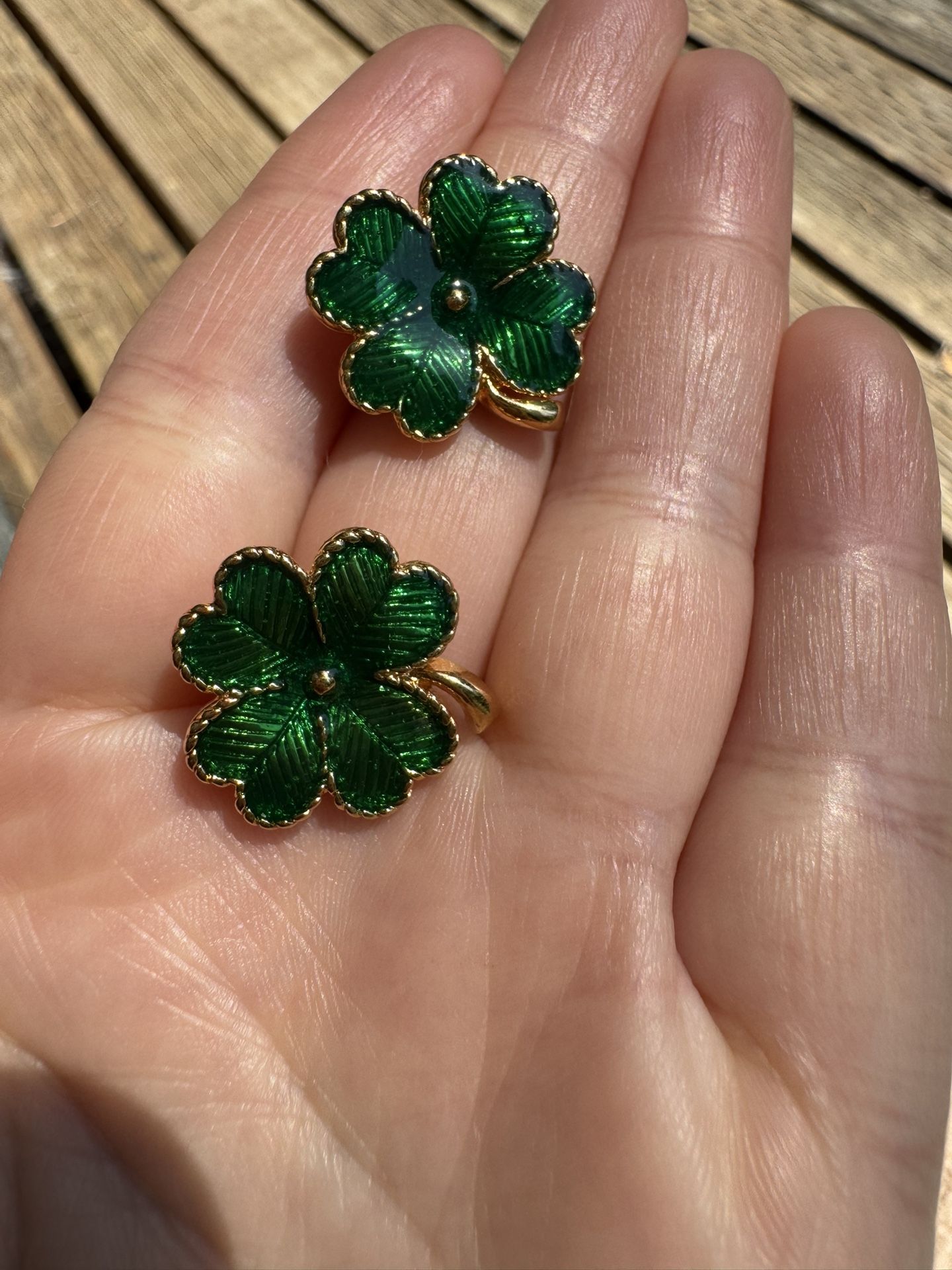 Vintage Avon Green Enamel Four Leaf Clover Earrings β Gold Tone Lucky Shamrock Studs