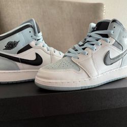 Jordan 1 Mid 