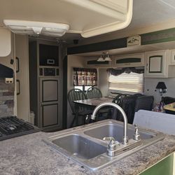 2008 Keystone Cougar Camping Trailer 