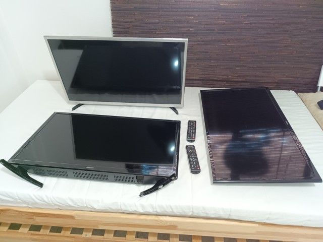 32 inch Samsung TV (x3) 