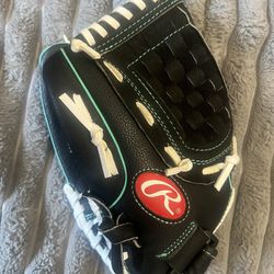 Left-Handed Throw Rawlings Girls Fast Pitch Softball Glove 