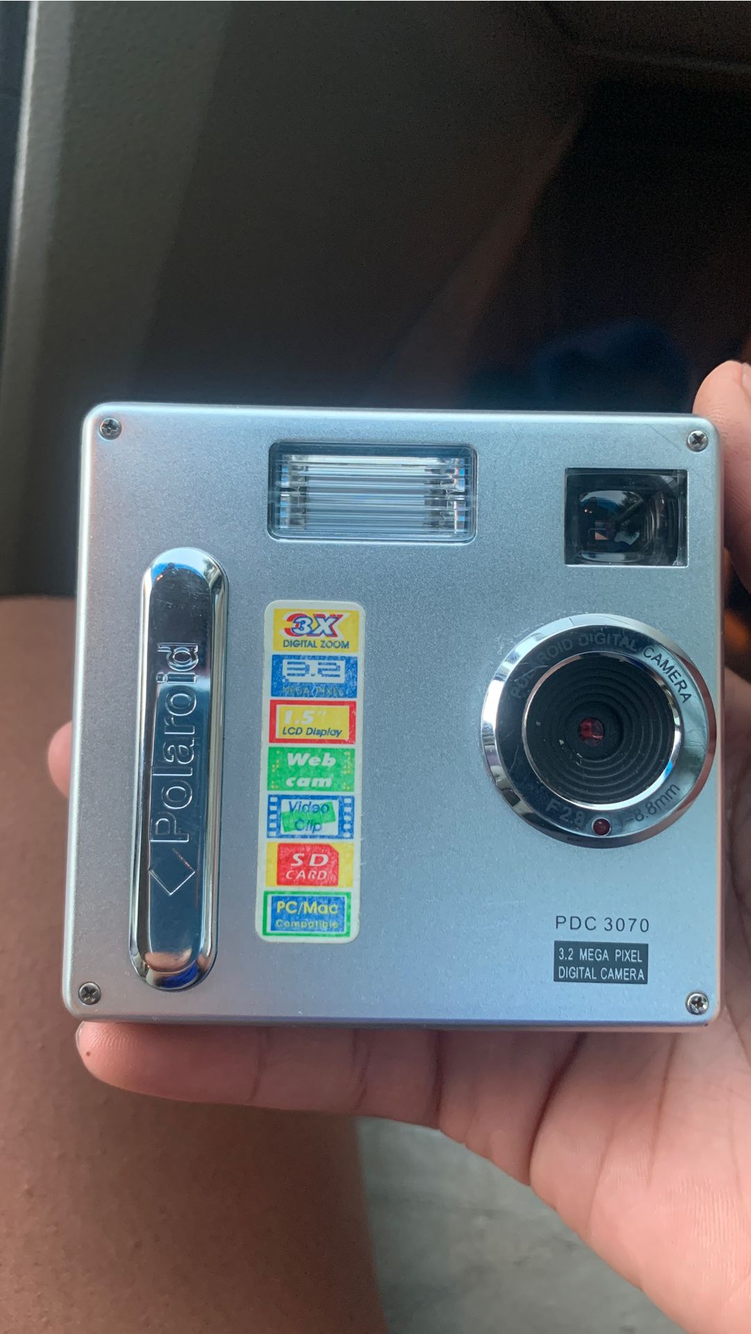 3.2 mega pixel digital camera