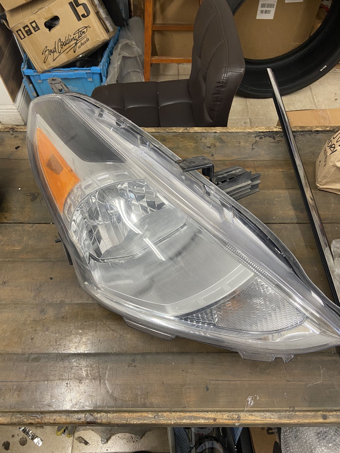 15-19 Nissan Versa Sedan Right Passenger Side Headlight Original