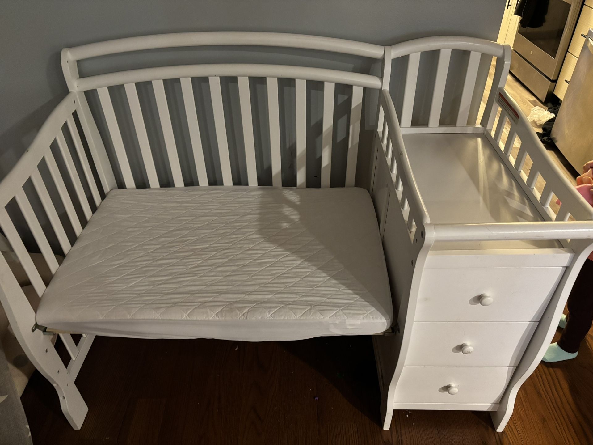 Crib with Changing Table