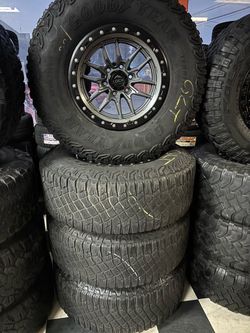 Bendo un set de Rines nuevos con llantas usadas para Ford