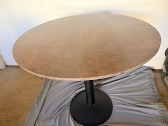 Round Pedestal Café Table