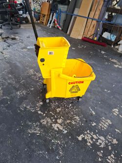 Heavy duty industrial mop bucket
