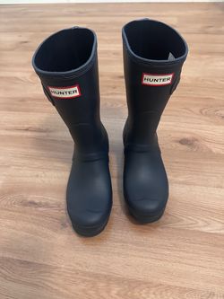 Hunter Navy Short Waterproof Rain Boots Women’s Size 6