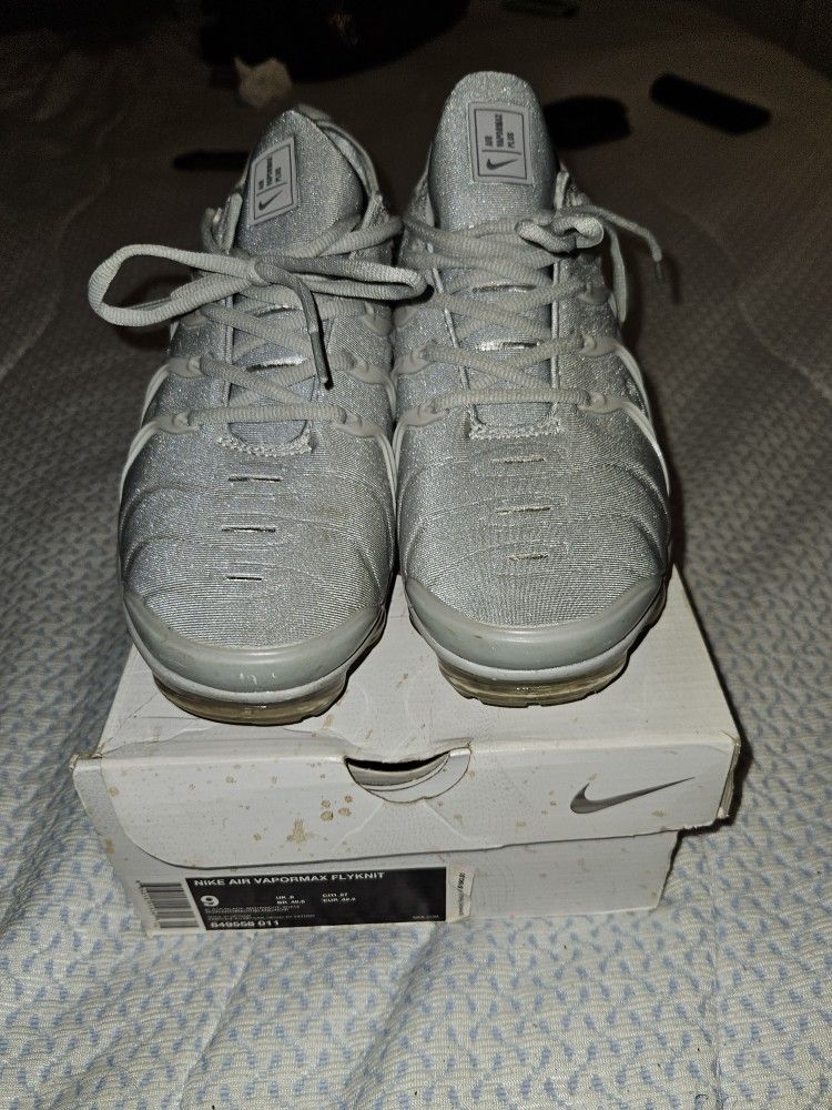 Nike Air VaporMax Plus - Metallic Silver Chrome - Size 9 - Excellent Condition