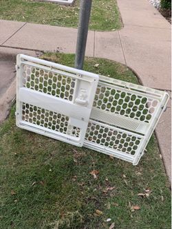 Pet gate