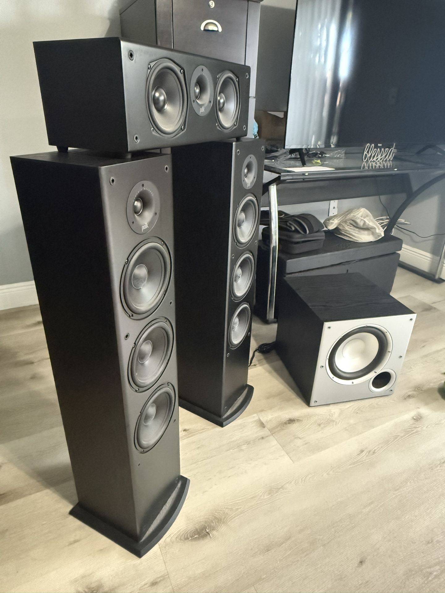 Home theater 3.1 Polk Speakers like new $550