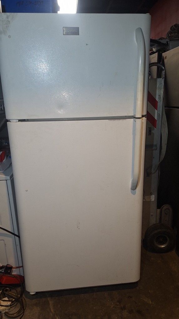 APARTMENT REFRIGERATOR (DELIVERED)