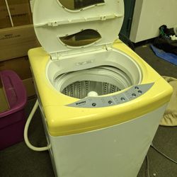 1.8 Cu Ft - 11lb Capacity Danby Portable Washing Machine + Hoses