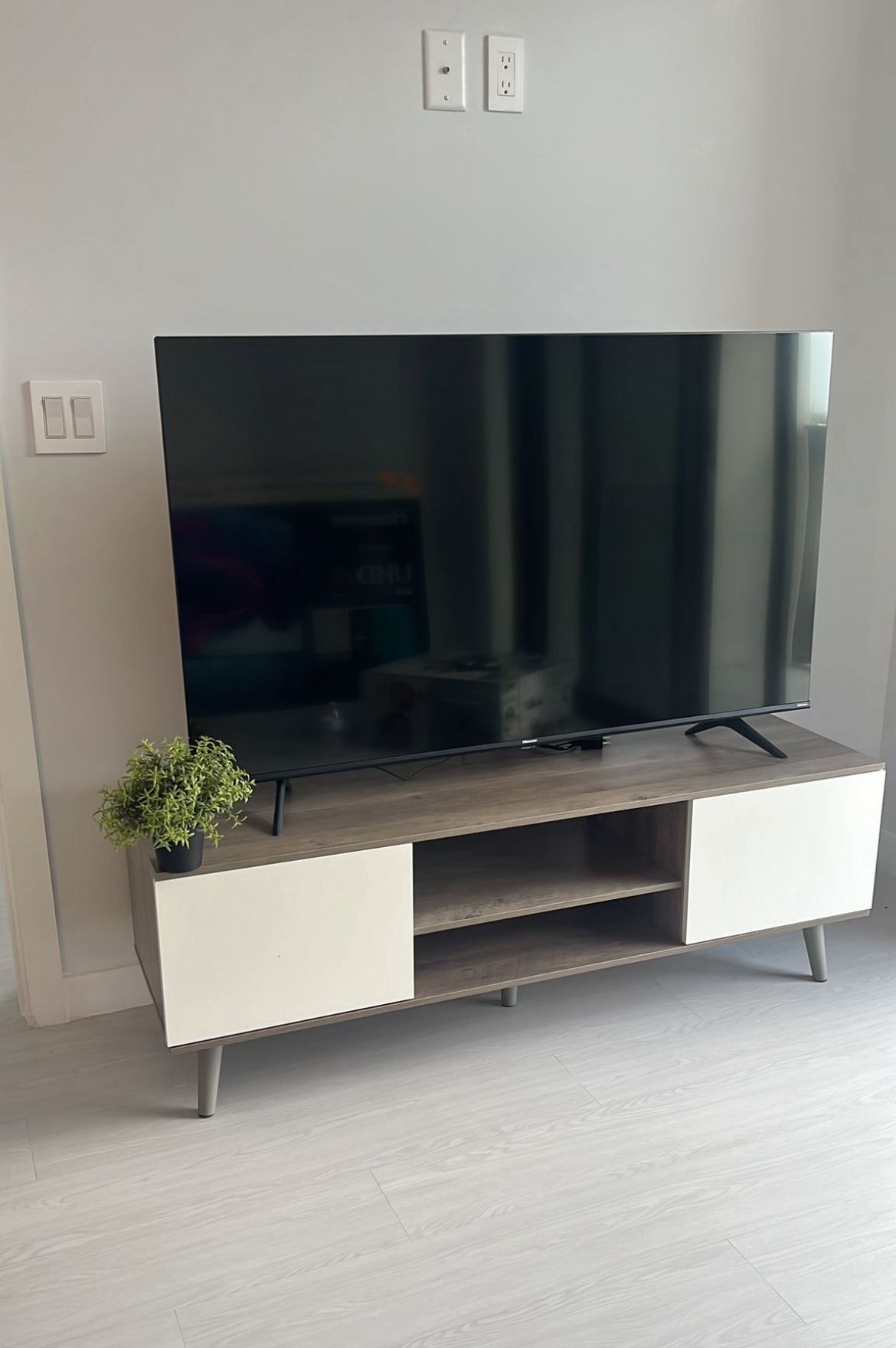 TV and stand (Available as a set or separately