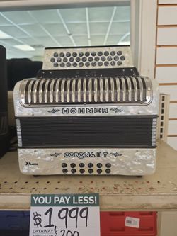 Hohner, Corona IIT accordion (White in clr, with white gabbanelli straps, in black hard case)