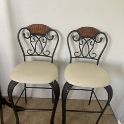 2 High Table Chairs (Bar Stools)