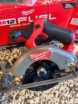 M12 FUEL 12V Lithium-Ion Brushless 5-3/8 in. Cordless Circular Saw