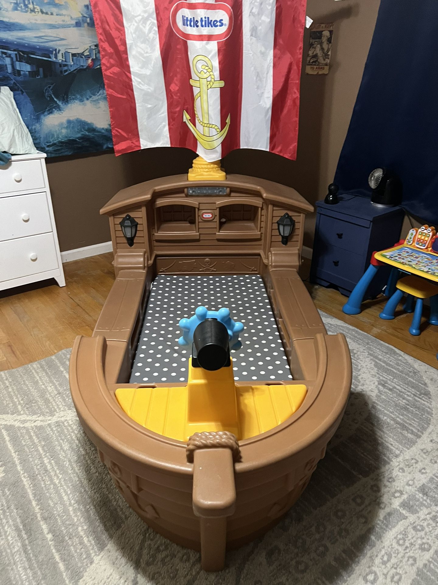 Little Time Pirate Ship Bed