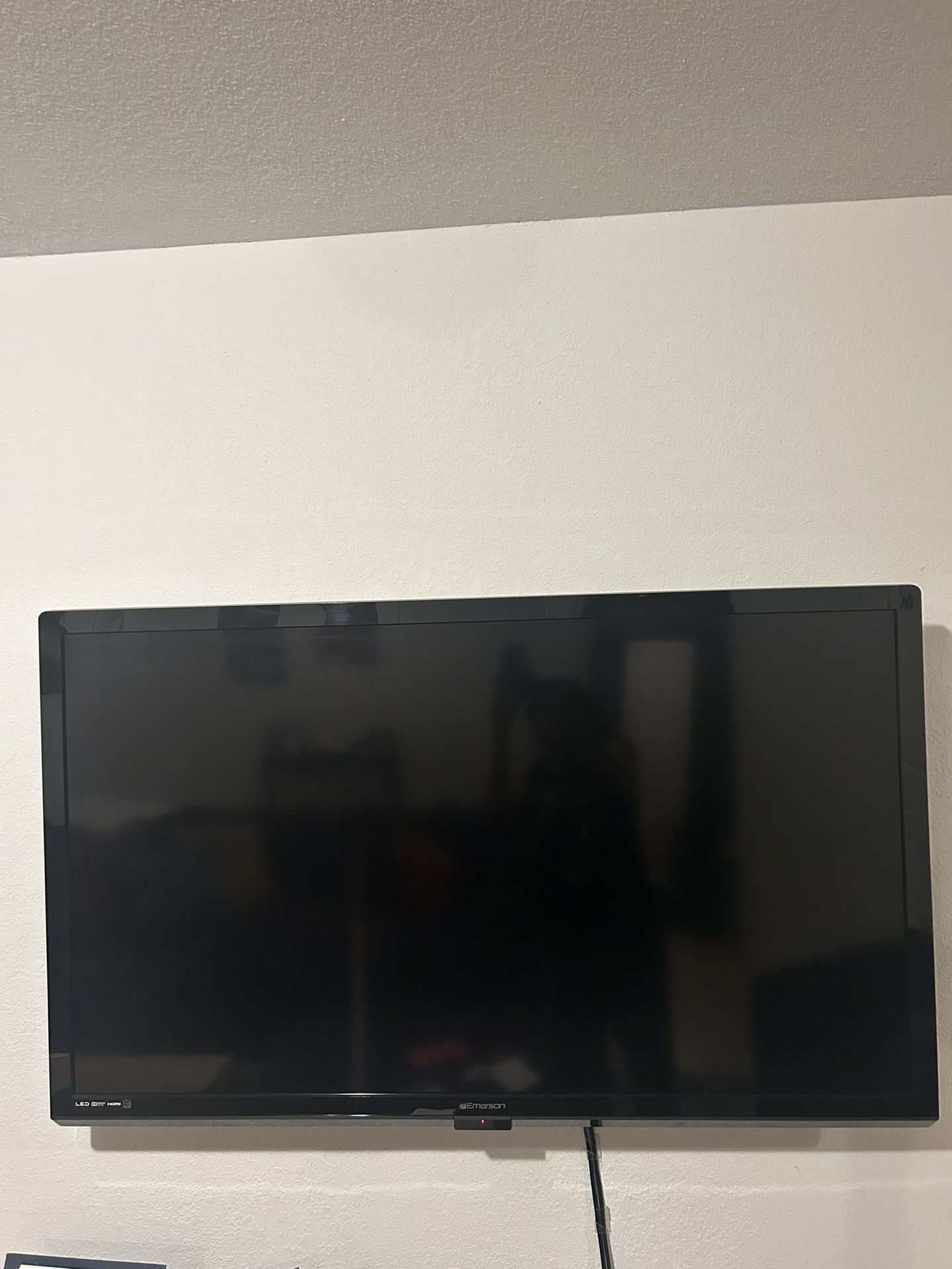 50 inch Emerson Tv For Sale