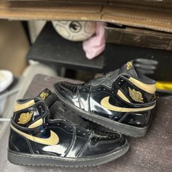 Air Jordan 1 High Black Metallic Gold 
