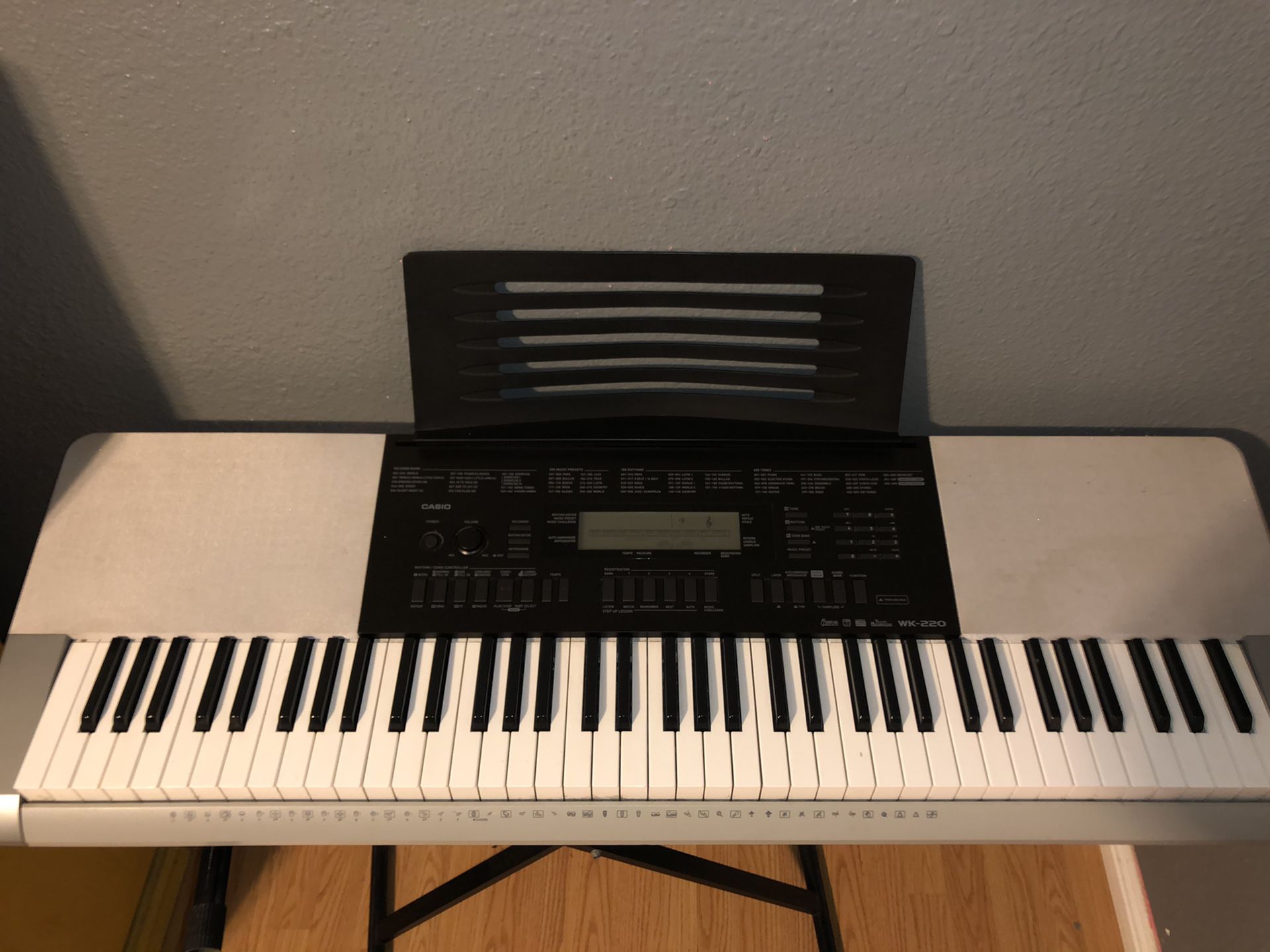 Casio WK 220 Keyboard